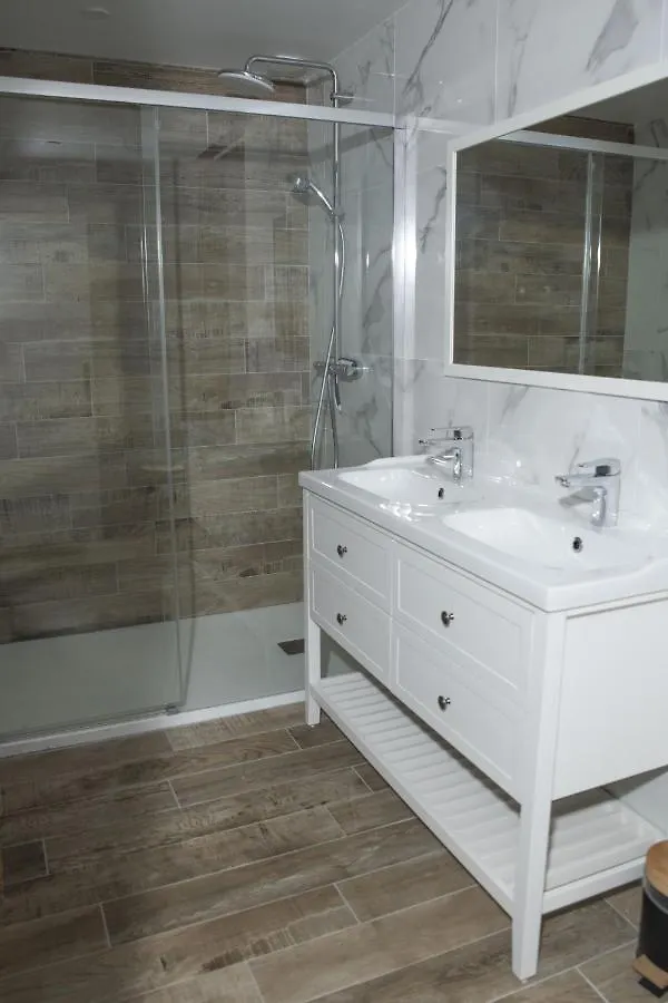 Apartament Triplex 110 M2 Centre Historique Avec Jacuzzi Dinan 0*,  Francja