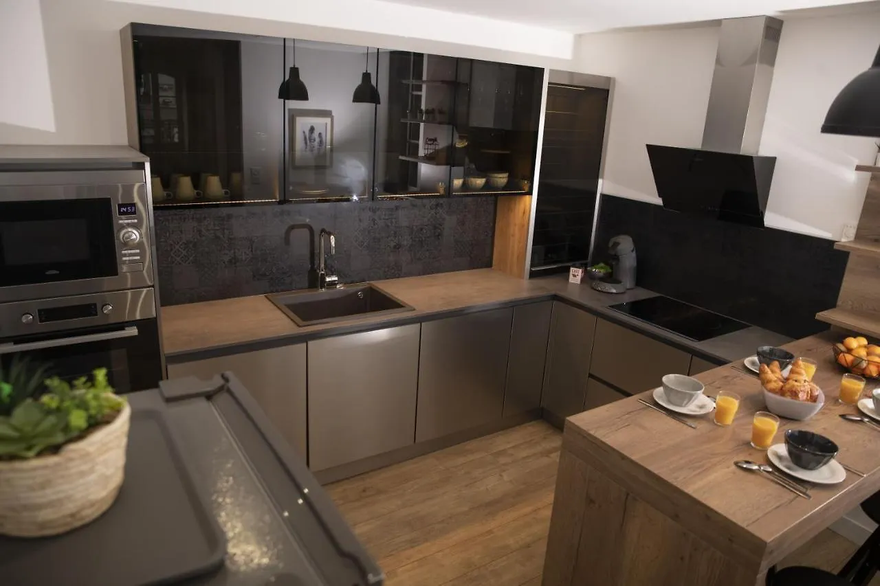 Apartament Triplex 110 M2 Centre Historique Avec Jacuzzi Dinan 0*,  Francja