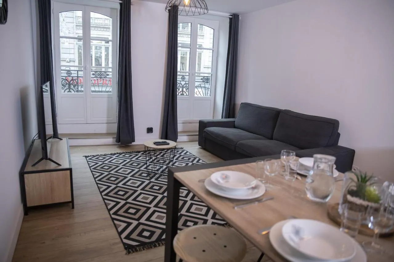 Apartament Triplex 110 M2 Centre Historique Avec Jacuzzi Dinan